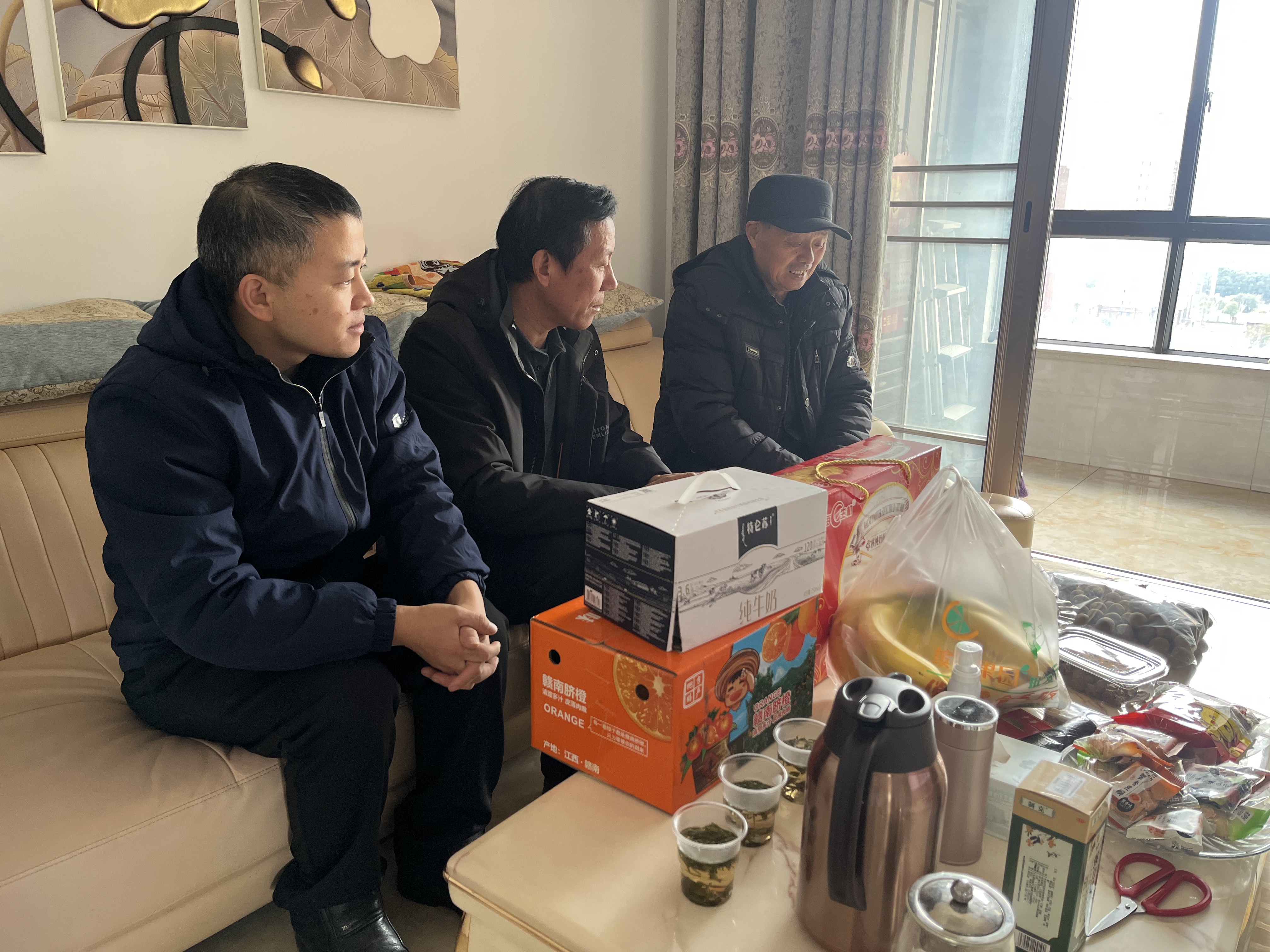 寒冬暖情：公司关怀生病员工在行动